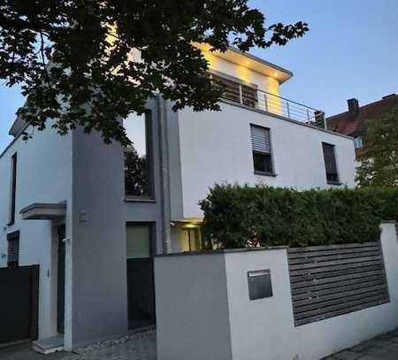 Lichtdurchflutete 2-3 Zi. Dachterrassenwohnung in Harlaching - Nähe Tiroler Platz und Tierpark