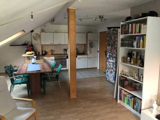 Dachgeschosswohnung 50 m² - 2.0 Zimmer KM 450 zu vermieten - ideal als erstes eigenes Heim