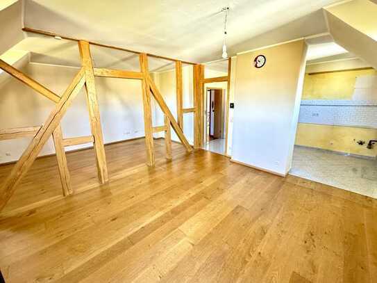 Charmante 4 Zimmer Wohnung mit 2 Bädern, Balkon und Aufzug