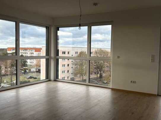 Ab sofort! *3 Zi-Whg, Erstbezug! Balkon, Stellplatz, S-Bahn Fussläufig ca 10 min erreichbar.