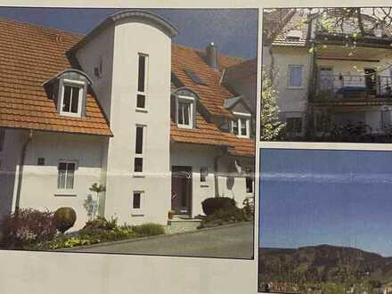 Attraktive und gepflegte 2,5-Zimmer-Wohnung mit Balkon und EBK in Hausach