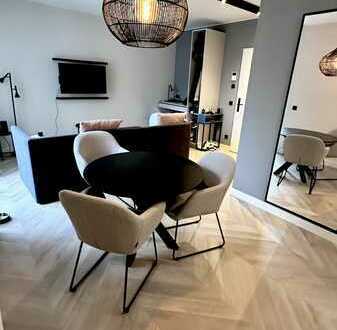 Neuwertige Wohnung mit zwei Zimmern und Einbauküche in Düsseldorf