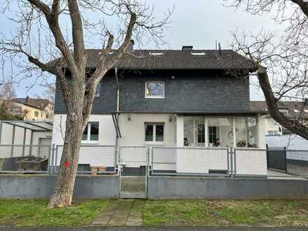 Zweifamilien-Wohnhaus in einem sehr gepflegten Zustand in guter Ortslage von Großbüllesheim!