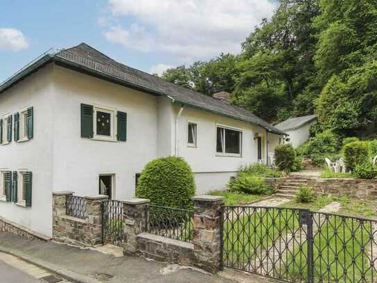 Einfamilienhaus mit Gestaltungspotential und großzügigem Garten in Schlangenbad-Wambach
