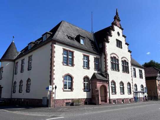 Historisches Gebäude (Mehrfamilienhaus) mit 14 Wohneinheiten in zentraler Lage