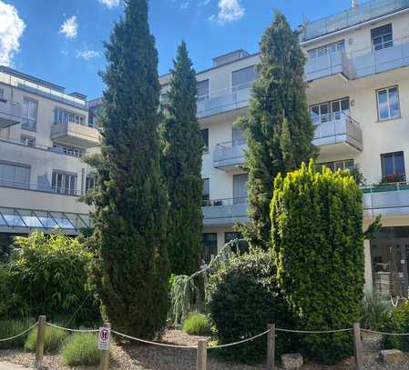 Geschmackvolle, sanierte 2-Zimmer-Wohnung mit gehobener Innenausstattung mit Einbauküche in Würzburg