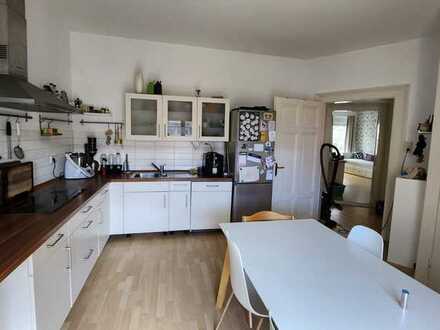Charmante 4-ZKB Altbauwohnung mit Balkon und Einbauküche in Heppenheim Stadtmitte