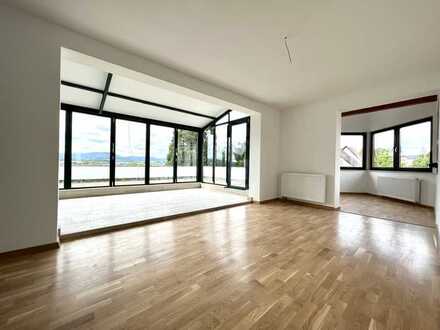 **SCHÖNBLICK! Penthouse-Charakter - 4 Zimmerwohnung inkl. Küche, Terrasse & Außenstellpl.**