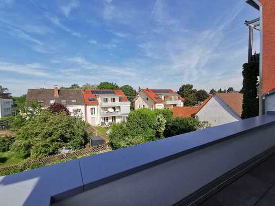 **ERSTBEZUG Großzügige, helle-Maisonette in Alt-Ginnheim**2 Zi. Whg mit MIELE EBK, Klimanlage&Balkon