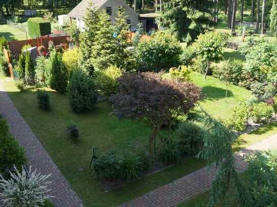 Dachterrasse, Garten, Garage, 2 Bäder, 3 Zimmer - warten am Stadtrand von Burg auf Sie!