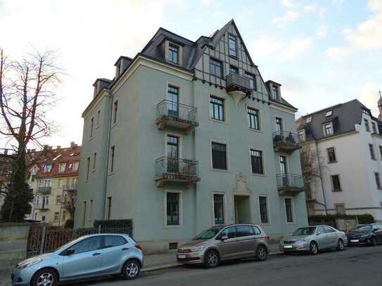 3-RW mit Balkon und Einbauküche in schöner Stadtrandlage für Eigennutzer