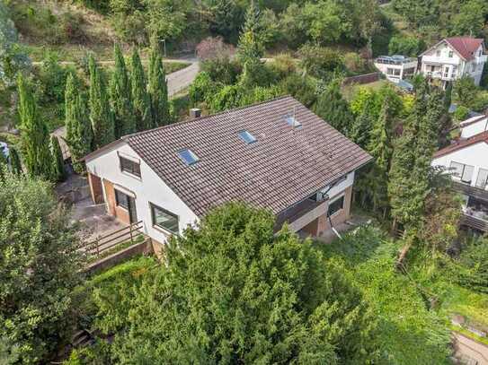 Kernsaniertes Einfamilienhaus mit großzügiger Raumaufteilung & Einliegerwohnung | ca. 306 m² WFL