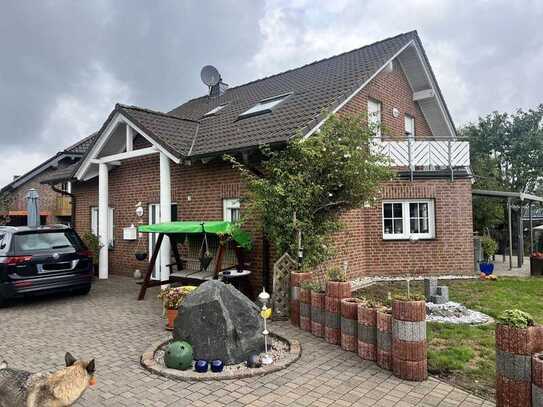 Schickes Einfamilienhaus mit Garage in bester Lage