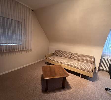 Stilvolle, gepflegte 1-Raum-DG-Wohnung mit Balkon und Einbauküche in Braunschweig