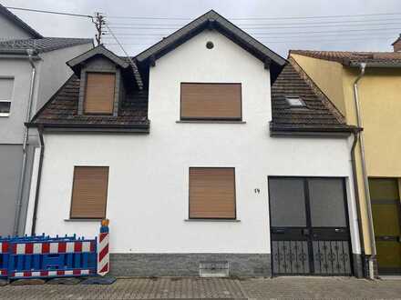 Sehr gepflegtes Einfamilien-Reihenhaus mit großer Terrasse, Garage und Garten