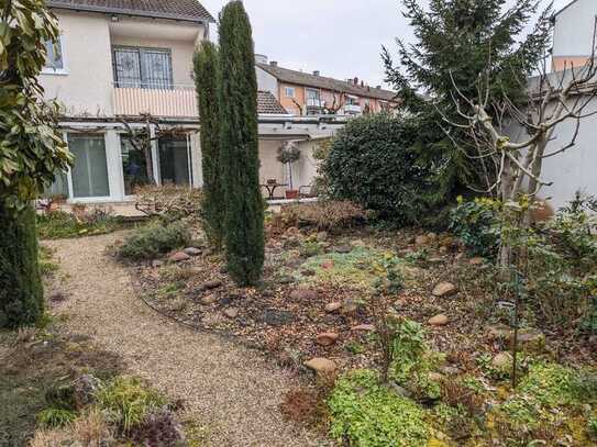 Reihenendhaus mit großem Garten und Garage in Germersheim