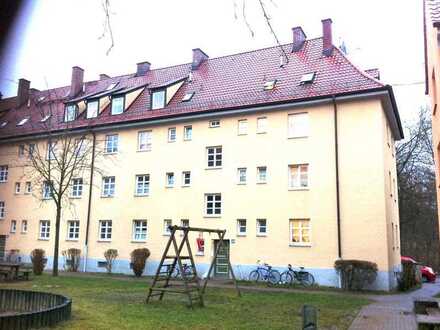 Helle drei Zimmer Wohnung im Baudenkmal am Park