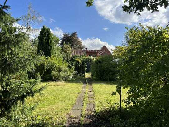 Alter Garten wird für Ihr Traumhaus geöffnet