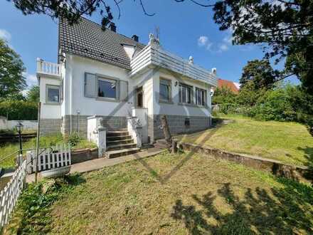 *Idyllisches Ein- oder Zweifamilienhaus mit Potential und schönem Ausblick!*
