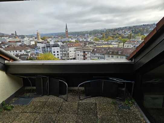 Exklusive, modernisierte 3-Zimmer-Dachgeschosswohnung mit Balkon und Einbauküche in Pforzheim