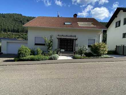 EFH Haus mit Einliegerwohnung in ruhiger Lage