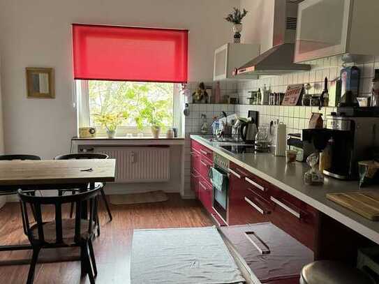 Schöne 2-Zimmer-Wohnung mit Balkon und EBK in Düsseldorf