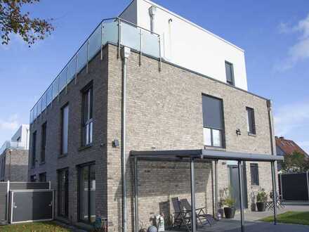 Moderne 5-Zi.-Doppelhaushälfte mit Penthouse-Charakter