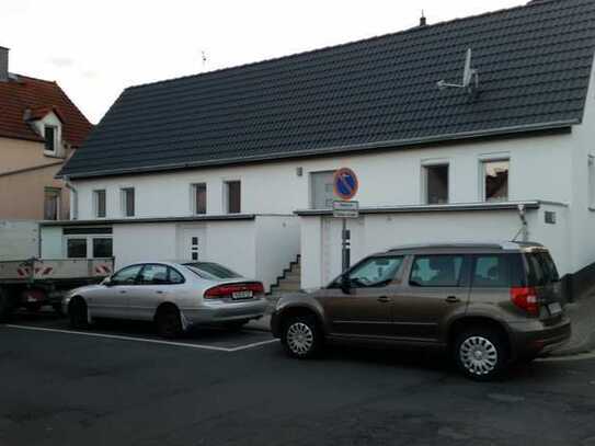 Es gibt eine Alternative zur Eigentumswohnung!!!
Haus zur Möglichkeit für Kleingewerbe .