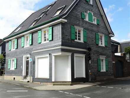 Hochwertig ausgestattete Erdgeschoss-Büroeinheit in kernsaniertem, denkmalgeschützten Fachwerkhaus.