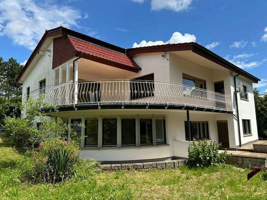 Großzügige 4-Zimmer-Wohnung mit Balkon und Garten in Götzingen