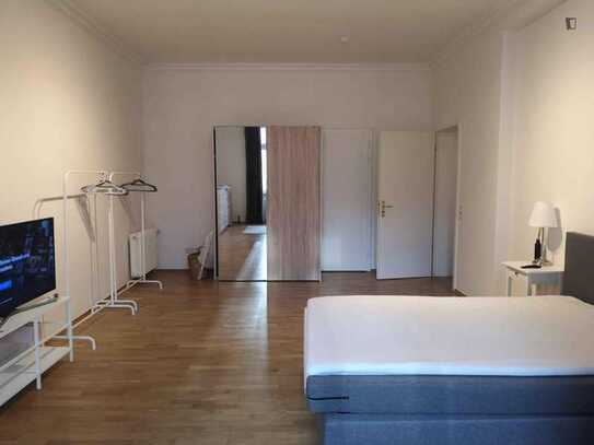 Modern double bedroom in Bahnhofsviertel