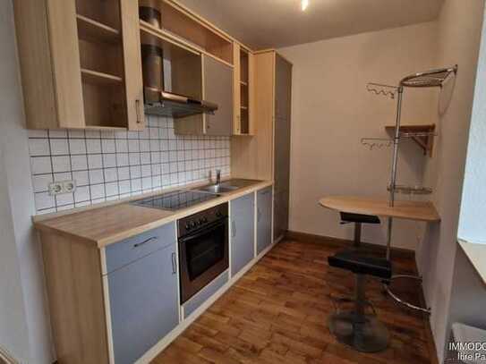 perfekte kleine Wohnung mit EINBAUKÜCHE in Kirchberg/Sa. zu vermieten!