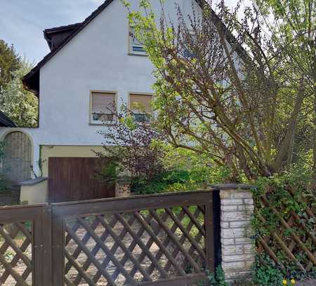 Preiswertes 7-Zimmer-Ein- oder Zweifamilienhaus in Arberg