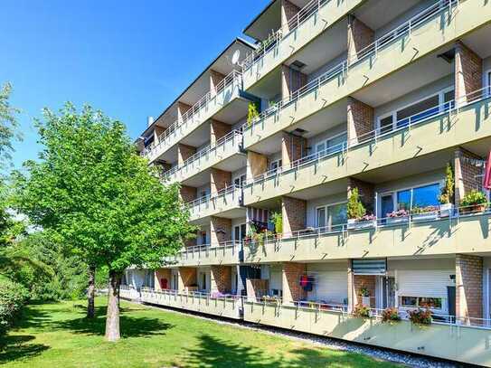 Geschmackvolle, komplett sanierte 2,5-Zimmer-Wohnung mit Balkon in Milbertshofen