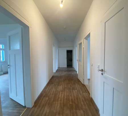 Frisch renoviert ! 5 wunderschöne Zimmer suchen neue Familie / Zeitz