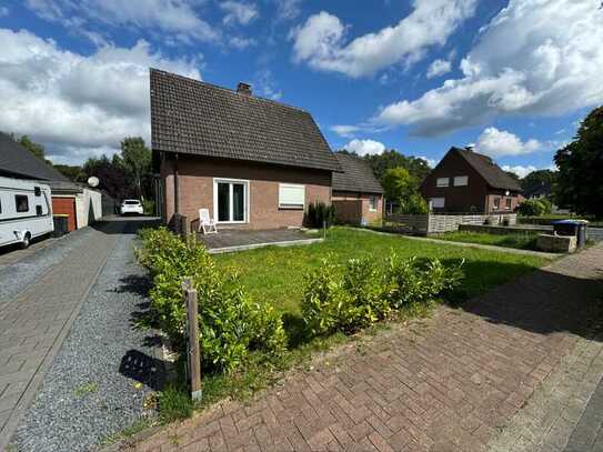 Haus mit 3 Wohnungen - Haus wird freigezogen übergeben - Garten - Stellplätze