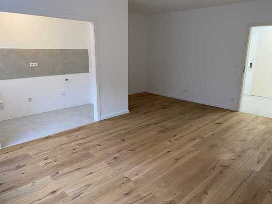 +++ Top saniertes Appartement, neuer Fußboden, neue Elektrik, saniertes Badezimmer +++