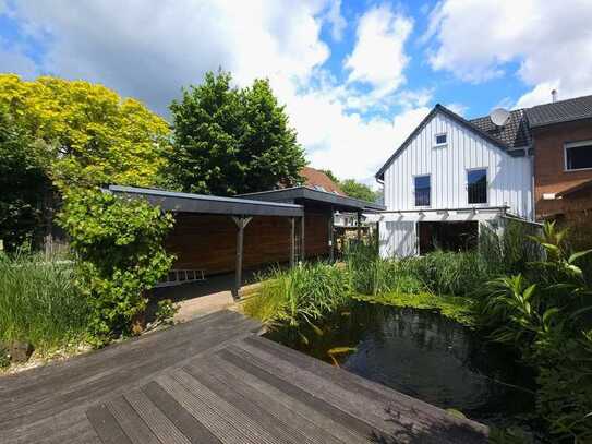 Individuelles Einfamilienhaus mit Schwimmteich und PV Anlage mit Speicher