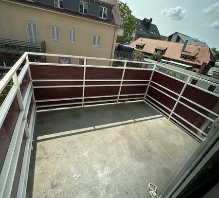 In Karlsruhe: Gepflegte Wohnung mit vier Zimmern und Balkon