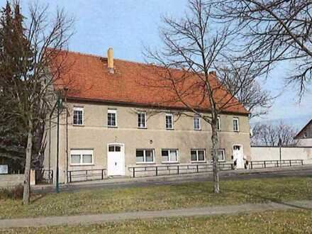 Preiswertes, großes und saniertes Mehrfamilienhaus mit neun Zimmern in Sallgast, Sallgast