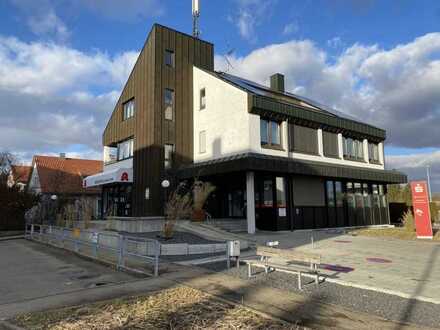 großzügige Dachgeschosswohnung mit Loggia in Praxishaus