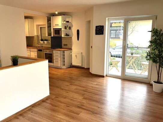 2,5 Zimmer Maisonette-Wohnung mit Balkon, EBK, Parkplatz