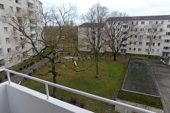 Stilvolle, gepflegte 3-Raum-Wohnung mit Balkon und Einbauküche in Berlin Spandau