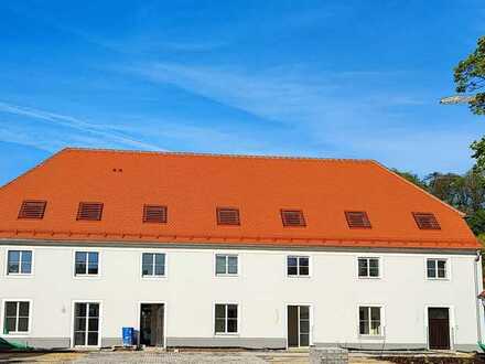 Herrschaftliche 2-Zimmer-Wohnung im Schlosspark zum Erstbezug nach Kernsanierung