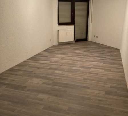 Gepflegte 2-Zimmer-Wohnung mit Terrasse und Einbauküche in Mannheim