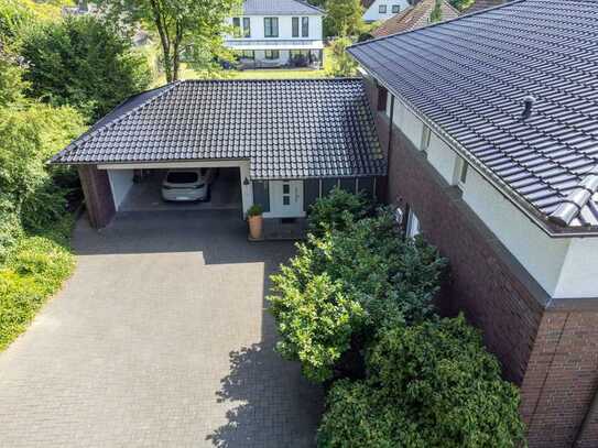 Elegantes Zweifamilienhaus in idyllischer Waldnähe mit großem Garten in Volksdorf