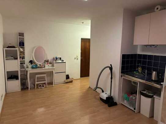 Mitten in der City von Essen - Kleines Single-Appartment Mindestmietdauer 36 Monate