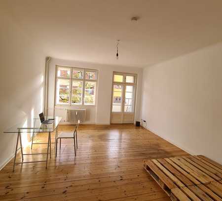 Nov 24 - Apr 25: 2-Zimmer-Wohnung mit Balkon und EBK in Berlin Neukölln