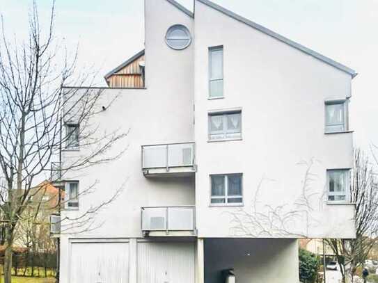 Geschmackvolle, gepflegte 2-Zimmer-Maisonette-Wohnung mit geh. Innenausstattung mit Balkon und EBK