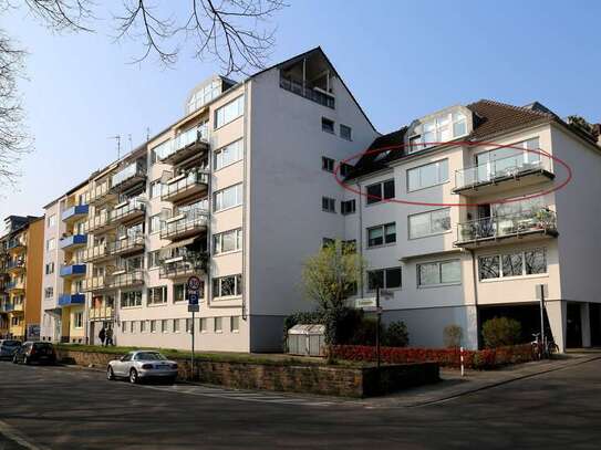 Helle 4 Raum-Wohnung mit Balkon zum Rhein, nähe Kennedybrücke/Zentrum